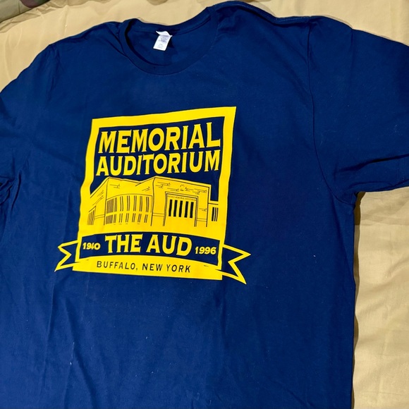 Men’s XXL blue short sleeve t-shirt with gold Memorial Auditorium “The Aud” logo - Picture 2 of 6